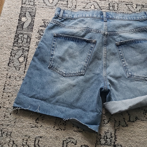 Reformation Max Mid Rise Relaxed Short - Picture 6 of 6